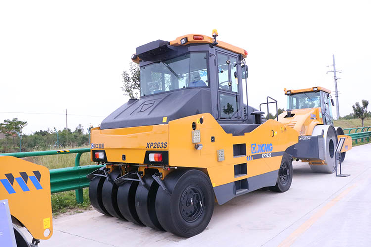 XCMG official 26 ton pneumatic tire roller XP263S China new rubber tired road roller for sale